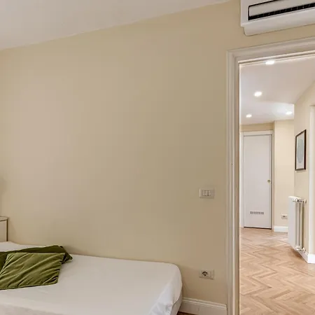 Flora - Sweet Dreams In *