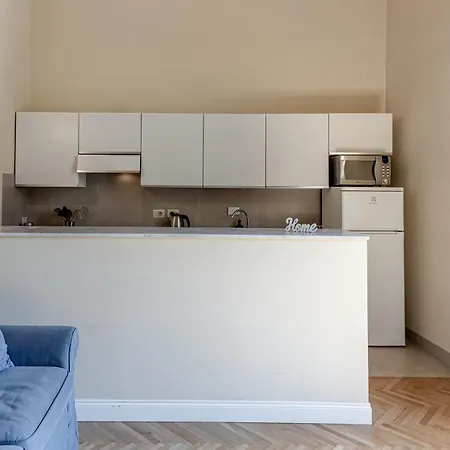 Flora - Sweet Dreams In Apartment *